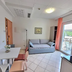 https://residence-adriatico-rimini.riccione-hotels.org